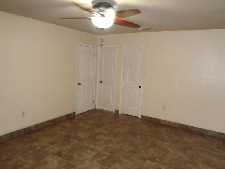 Building Photo - 676 Jennifer Jean Dr