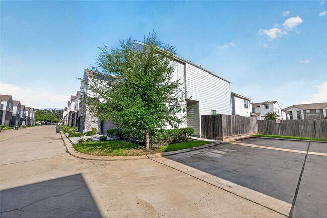 Building Photo - 8802 Hollister Pine Ct