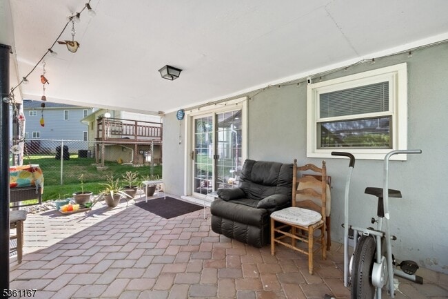 Building Photo - 22 Beachwood Rd