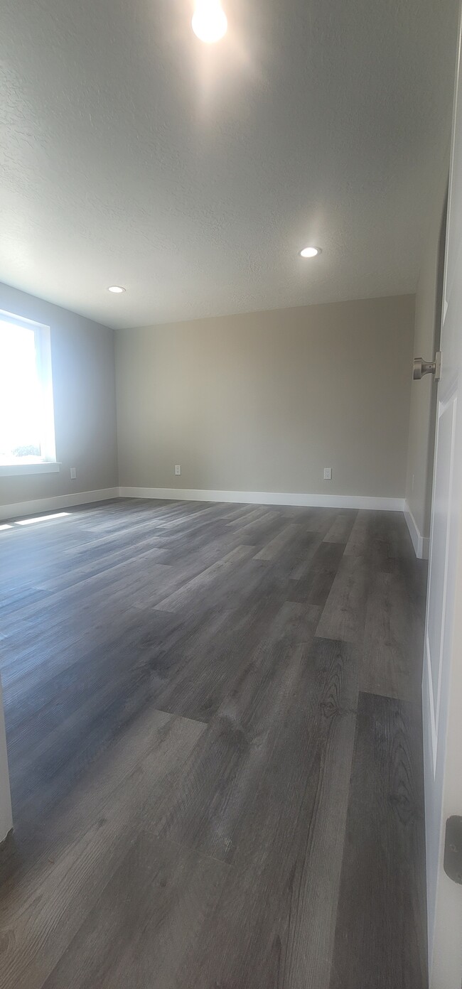 Building Photo - 490 Merino Dr