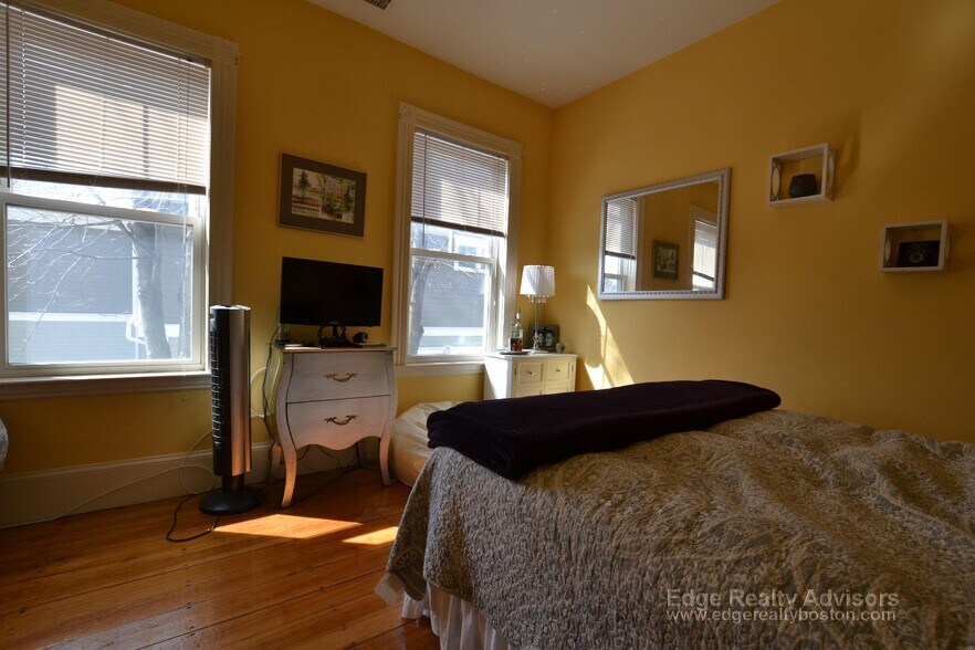Building Photo - 37 Winship St
