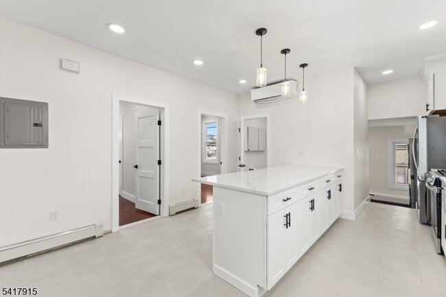 Building Photo - 633 Lafayette Ave