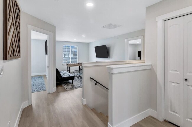 Building Photo - 4061 E Arch Dr