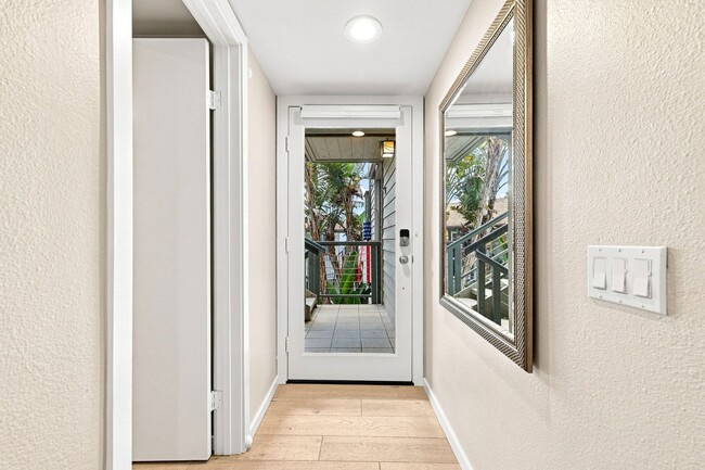 Building Photo - 940 Sealane Dr