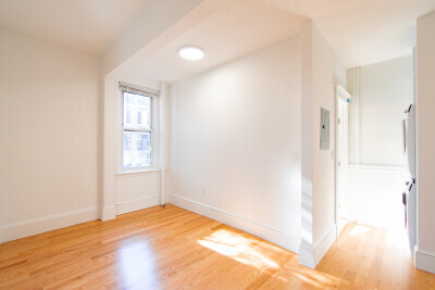 Building Photo - 128 Hemenway St