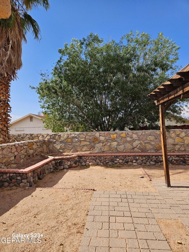 Building Photo - 12345 Tierra Plata Dr