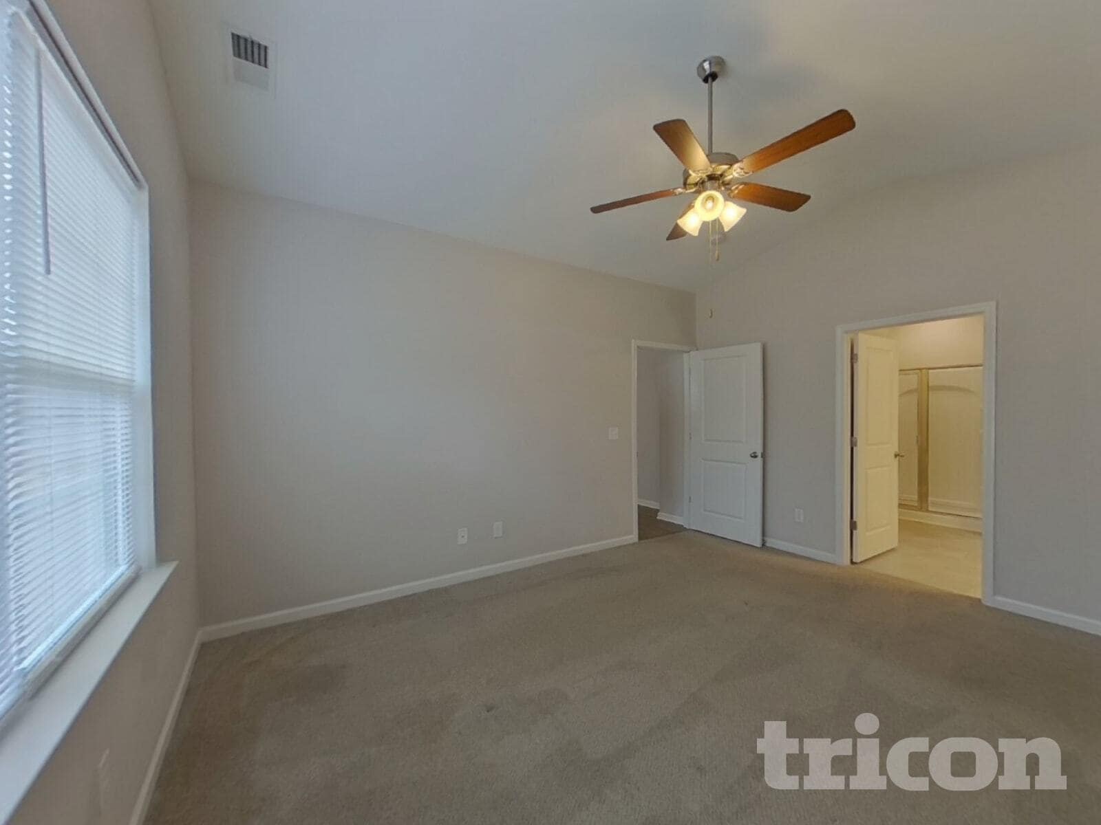 Building Photo - 453 All Seasons Dr