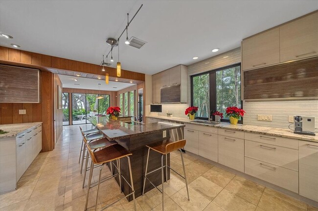 Building Photo - 3348 Old Oak Dr