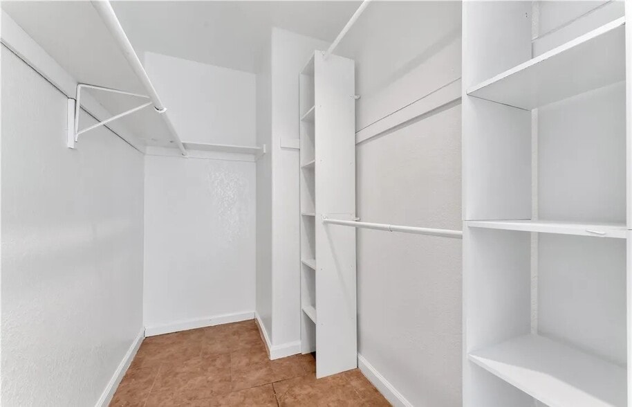 Building Photo - 5076 S Rainbow Blvd