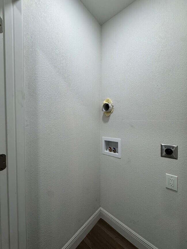 Building Photo - 148 Claire Ave