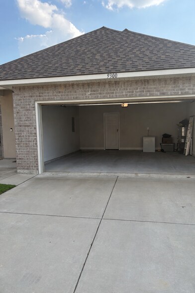 Building Photo - 9300 Asoka Ave