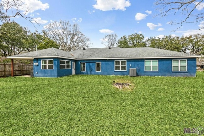 Building Photo - 9152 Woodbine St