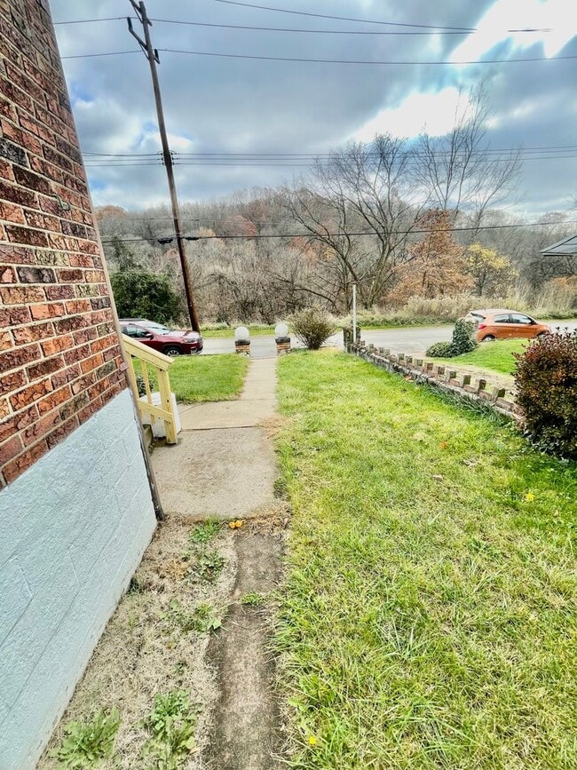 Building Photo - 3 Bed-1 Bath Turtle Creek PA