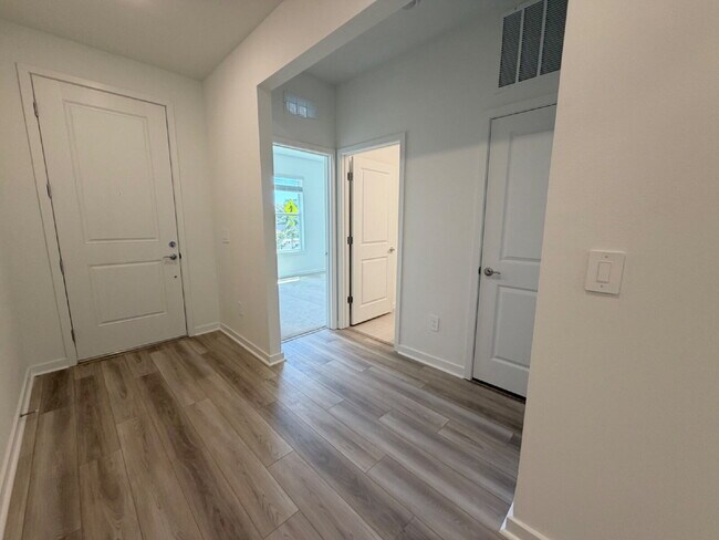 Building Photo - 3935 Big Sky Dr
