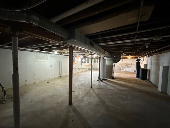 Building Photo - 13340 Fir St