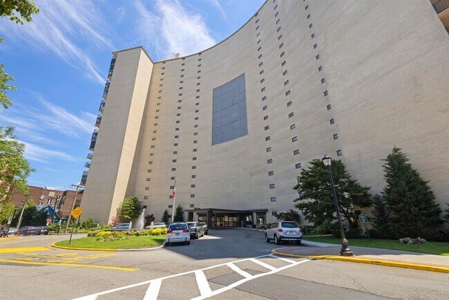Building Photo - 380 Mountain Rd