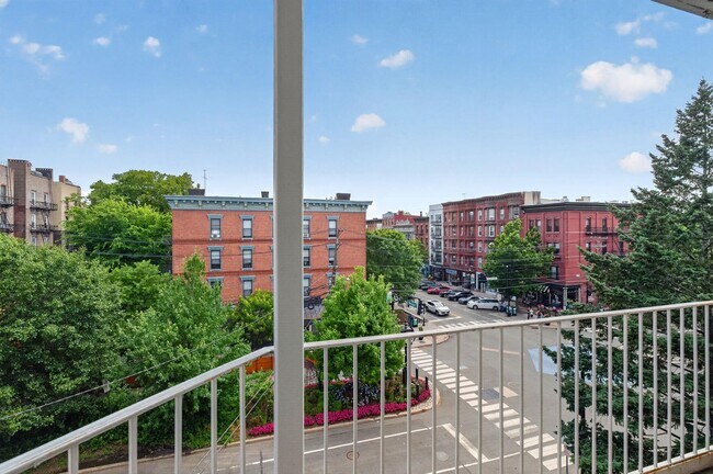 Building Photo - 1103 Washington St
