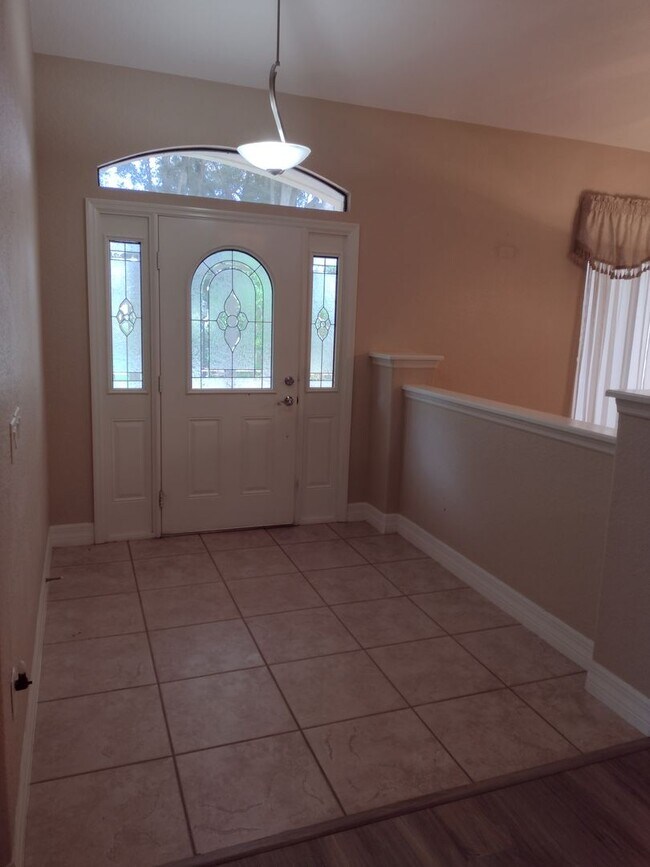 Building Photo - 592 Dowling Cir