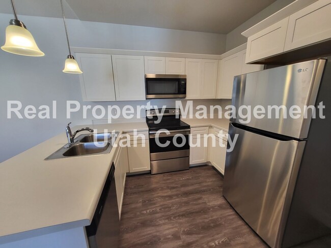 Building Photo - Small Pet Friendly Lehi Condo