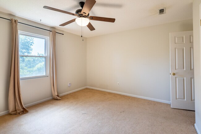 Building Photo - 4682 Red Leaf Way