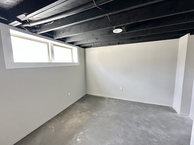 Building Photo - 7824 Rugby Ct