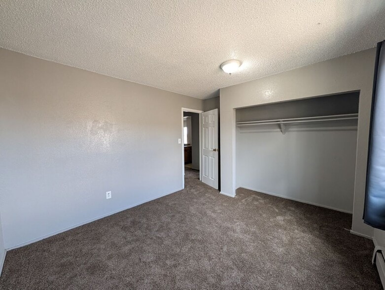 Building Photo - 1425 N Yosemite St