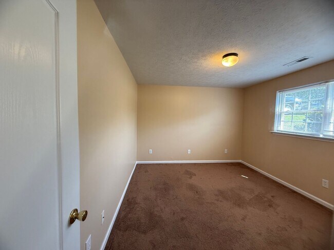 Building Photo - 108 Judd Ct