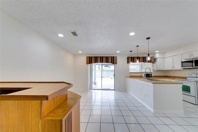 Building Photo - 7723 Miller Glen Ln