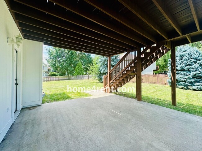 Building Photo - Brand New Paint, Wood Floors, Walkout Fini...