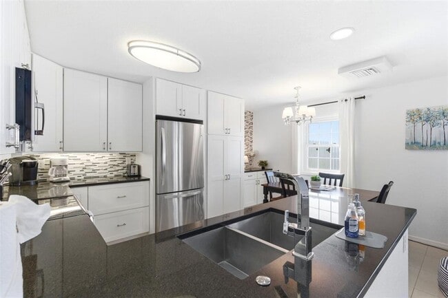 Building Photo - 5280 Coquina Key Dr SE
