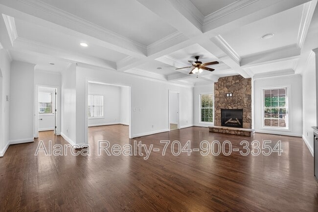 Building Photo - 2718 Old Course Road