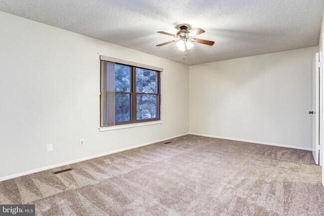 Building Photo - 20573 Summersong Ln