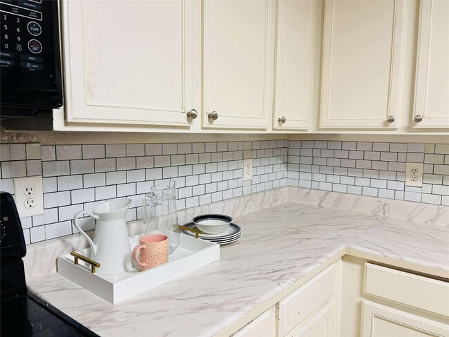 Building Photo - 16133 Windsong Ct