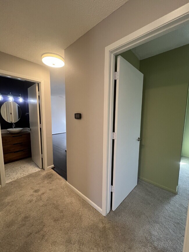 Building Photo - 2 Bedroom / 2 Bath Condo with 1,200 Square Feet, Luxury Finishes, and Great Amenities!