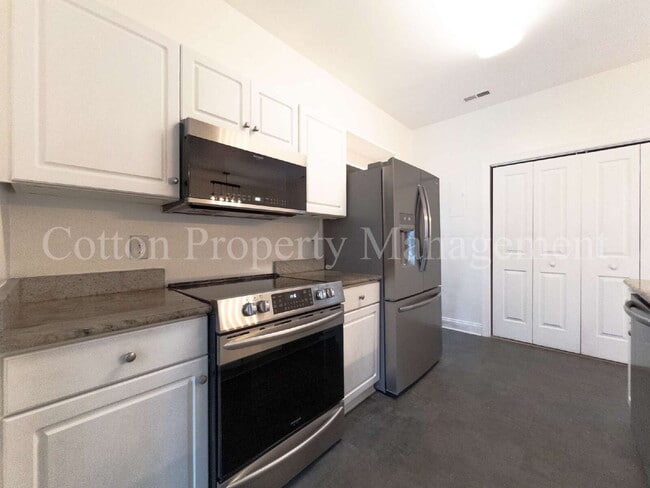 Building Photo - 120 S 9th St