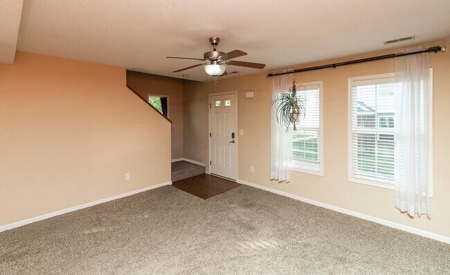 Building Photo - END UNIT!!  3 Bedroom, 2.5 Bathroom Townhome in West Des Moines!