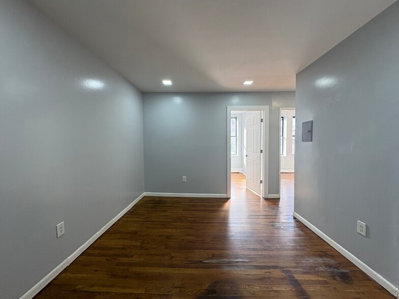 117 Wade St 2F - 124 Wade St