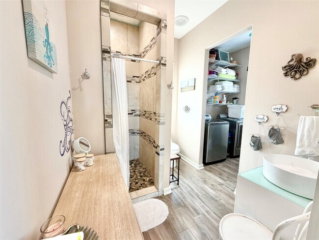 Building Photo - 1051 Honeysuckle