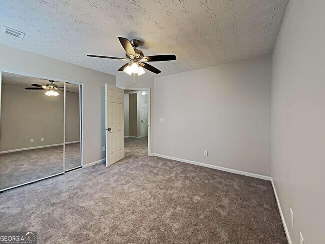 Building Photo - 227 Weatherstone Dr