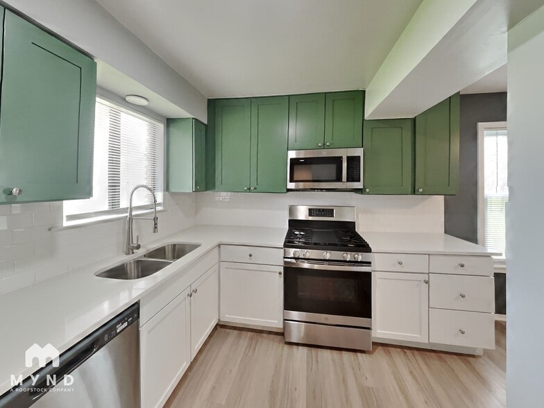 Building Photo - 1901 Gentilly Cir