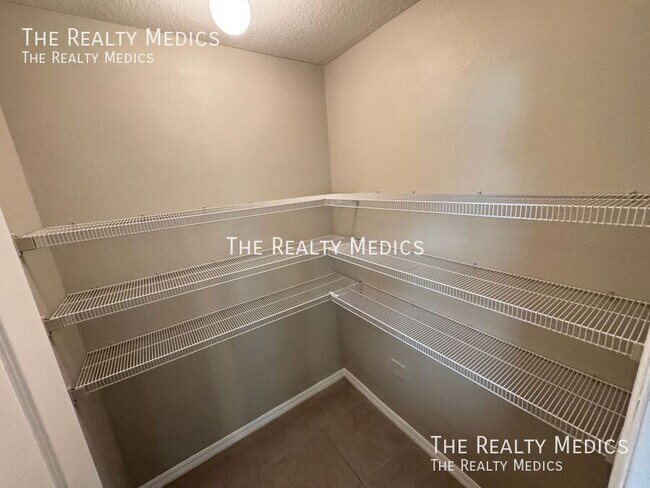 Building Photo - 1018 Ashentree Dr