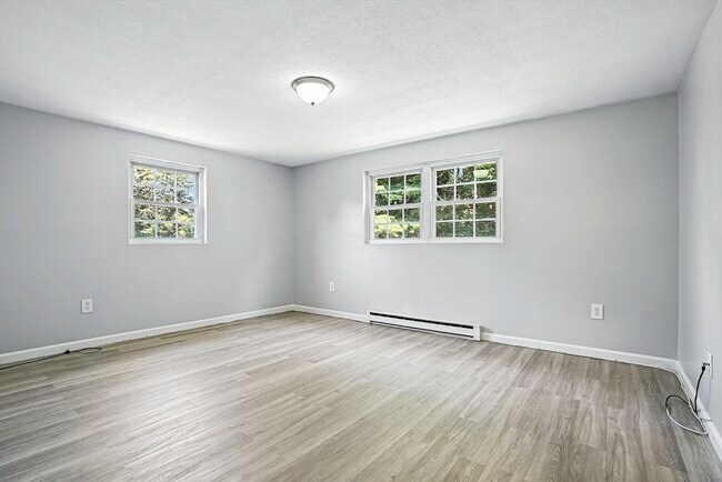 Building Photo - 39 Pleasant St