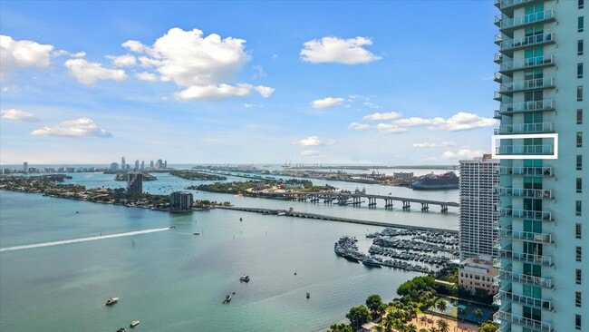 Building Photo - 1900 N Bayshore Dr