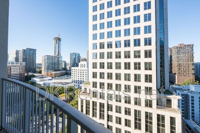 Building Photo - 943 Peachtree St NE