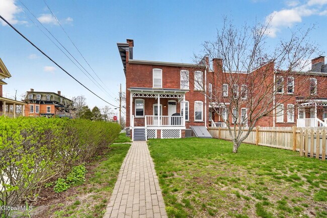 Building Photo - 194 Grand Ave