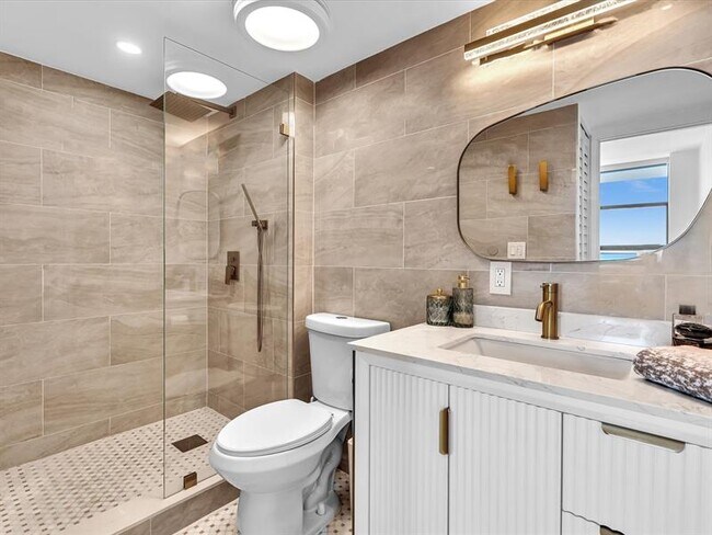 Building Photo - 20515 E Country Club Dr