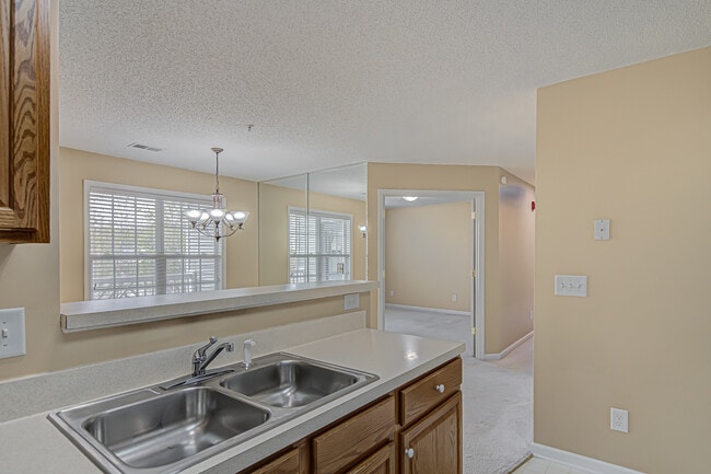 Building Photo - 6113 Hedgecock Cir