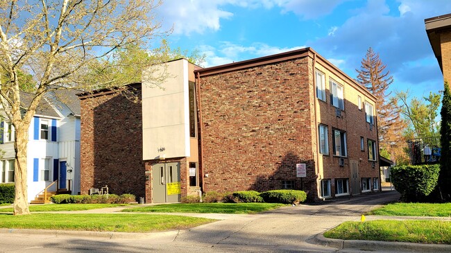 Building Photo - 420 Hill St