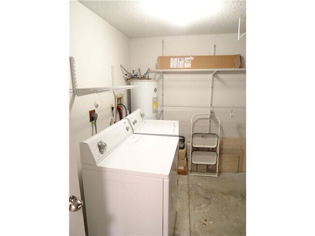 Building Photo - 10253 Riverbend Terrace