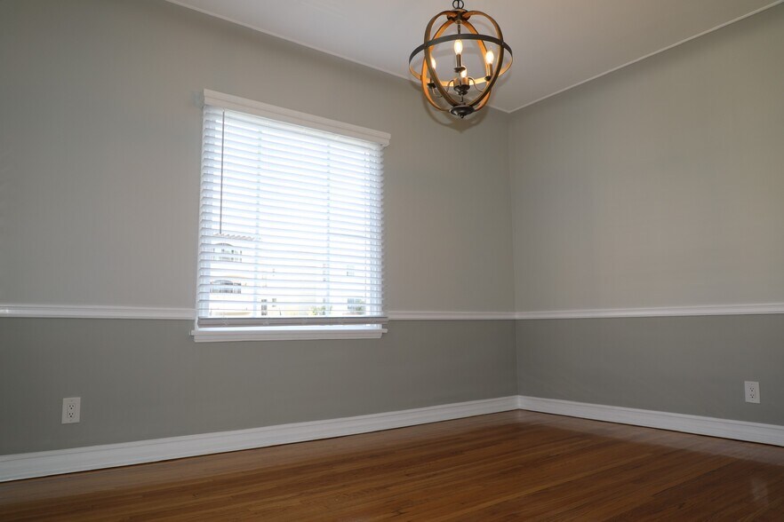 BEDROOM - 1413 S Beverly Glen Blvd